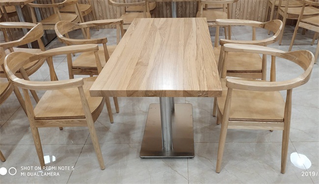 大型企业食堂实木桌椅_学校食堂桌椅定做