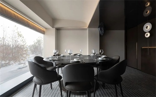 您不能错过岩板火锅桌,为您营造舒适和优雅的用餐氛围!