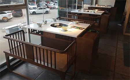 串串香火锅店火锅桌椅家具是在哪里采购呢？