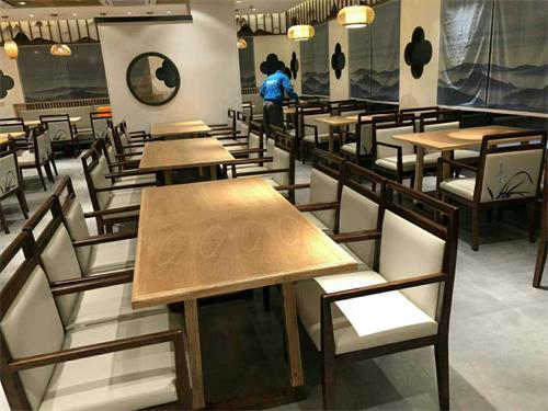 湘菜馆_怀湘楼(龙华店)餐厅家具安装现场