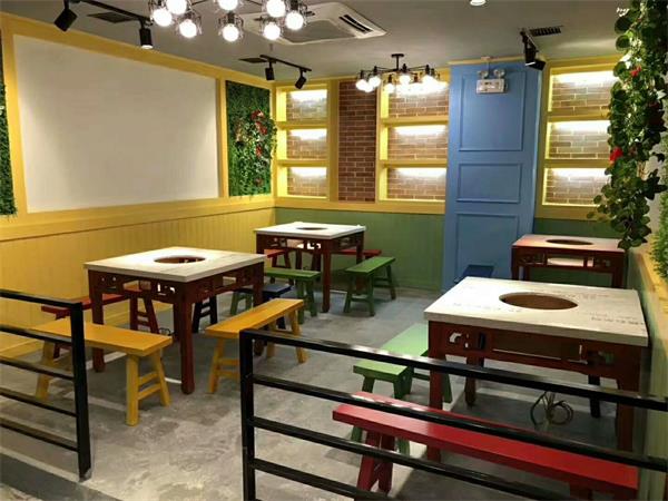 小郡肝串串香火锅店桌椅