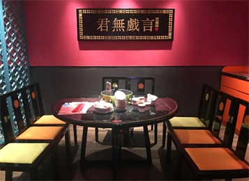 猪肚鸡火锅店如何把装修和餐桌椅家具搭配，让国潮玩出新高度？