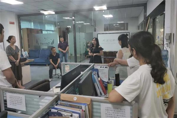 奋进成就自我》--记海德利邀请猎聘网工作人员分享成功经验